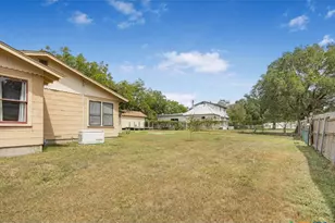 600 N Market St, Hallettsville, TX 77964 - Photo 17