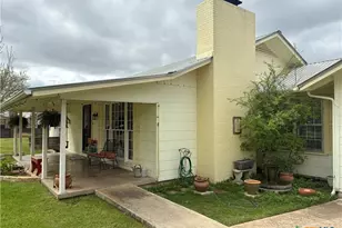 408 S Porter St, Lampasas, TX 76550 - Photo 3