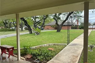 408 S Porter St, Lampasas, TX 76550 - Photo 5