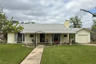 408 S Porter St, Lampasas, TX 76550 - Photo 1