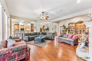 109 Elm Wood Dr, Elgin, TX 78621 - Photo 9
