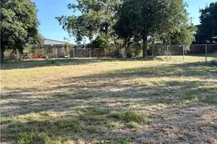 422 W Franklin St, Goliad, TX 77963 - Photo 17