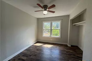 935 Campbell St, Seguin, TX 78155 - Photo 11