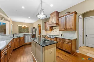 1015 Provence Pl, New Braunfels, TX 78132 - Photo 5