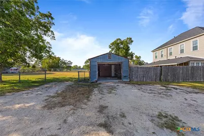 113 S Pumphrey Street, Edna, TX 77957 - Photo 5