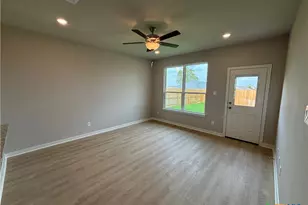 518 University Ave, Troy, TX 76579 - Photo 5
