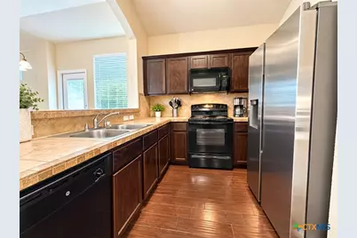 557 Creekside Circle, New Braunfels, TX 78130 - Photo 9