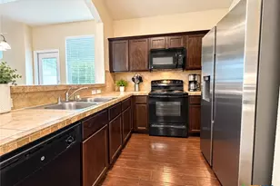 557 Creekside Cir, New Braunfels, TX 78130 - Photo 9