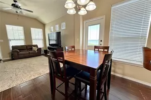 557 Creekside Cir, New Braunfels, TX 78130 - Photo 5