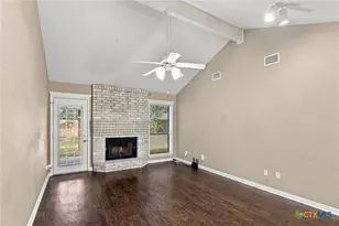 815 Briarwood St, Victoria, TX 77904 - Photo 5