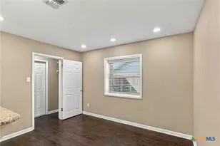 815 Briarwood St, Victoria, TX 77904 - Photo 13