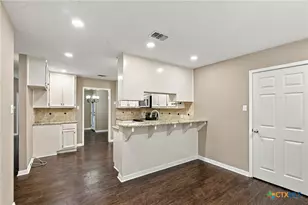 815 Briarwood St, Victoria, TX 77904 - Photo 7