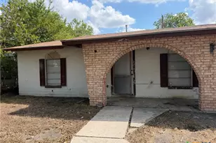 2217 N Guadalupe St, Seguin, TX 78155 - Photo 1
