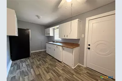 2217 N Guadalupe Street, Seguin, TX 78155 - Photo 5