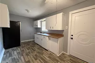 2217 N Guadalupe St, Seguin, TX 78155 - Photo 5
