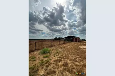 611 Lina Ln, Seguin, TX 78155 - Photo 31