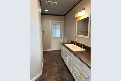 611 Lina Ln, Seguin, TX 78155 - Photo 15