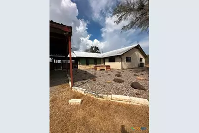 611 Lina Ln, Seguin, TX 78155 - Photo 3