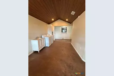 611 Lina Ln, Seguin, TX 78155 - Photo 11