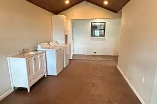 611 Lina Ln, Seguin, TX 78155 - Photo 11