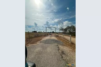 611 Lina Ln, Seguin, TX 78155 - Photo 7