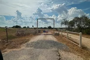 611 Lina Ln, Seguin, TX 78155 - Photo 7