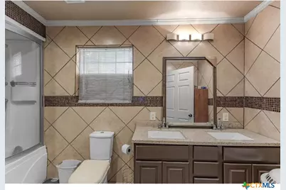 509 S Glendale Street, Hallettsville, TX 77964 - Photo 11