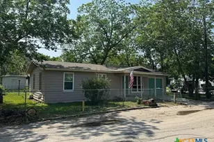 428 Aguila St, Seguin, TX 78155 - Photo 3