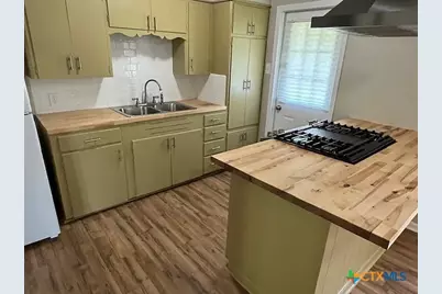 428 Aguila Street, Seguin, TX 78155 - Photo 7