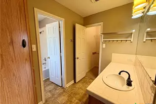 302 Renee Dr, Converse, TX 78109 - Photo 9