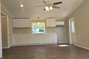 1120 Ainsworth St, Gonzales, TX 78629 - Photo 3