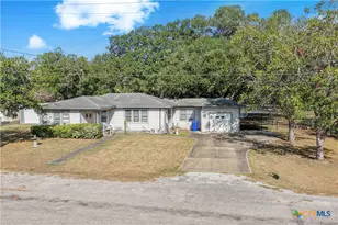 408 Davidson St, Yoakum, TX 77995 - Photo 3