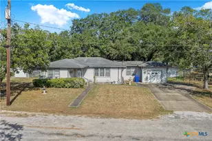 408 Davidson St, Yoakum, TX 77995 - Photo 5