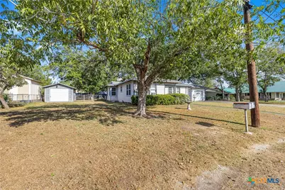 408 Davidson Street, Yoakum, TX 77995 - Photo 33