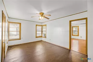 408 Davidson St, Yoakum, TX 77995 - Photo 21