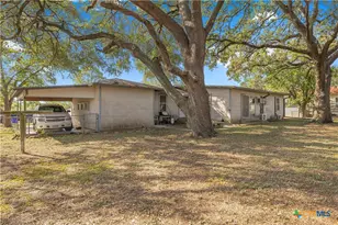 408 Davidson St, Yoakum, TX 77995 - Photo 35