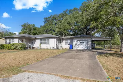 408 Davidson Street, Yoakum, TX 77995 - Photo 5