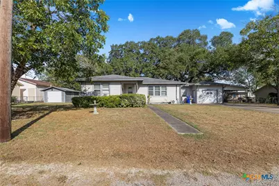 408 Davidson Street, Yoakum, TX 77995 - Photo 3