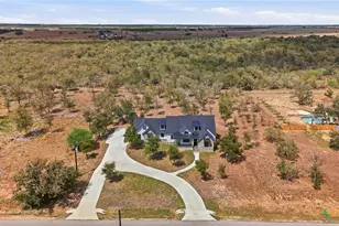 485 Post Oak St, Gonzales, TX 78629 - Photo 3