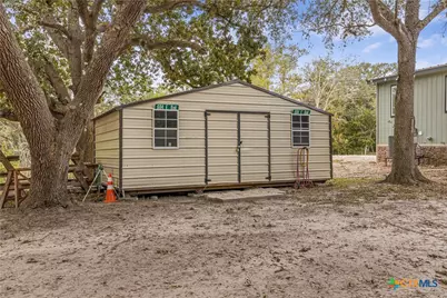838 E Oak Street, Goliad, TX 77963 - Photo 37