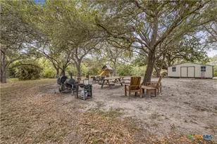 838 E Oak St, Goliad, TX 77963 - Photo 35