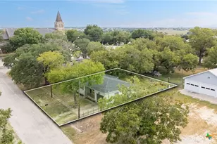 504 N Arnim, Moulton, TX 77975 - Photo 3