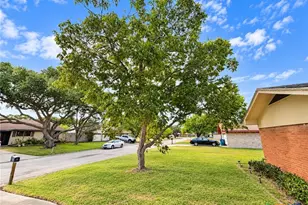 114 Linnville Dr, Port Lavaca, TX 77979 - Photo 3