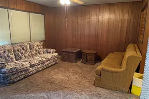 410 W 14th St, Shiner, TX 77984 - Photo 7