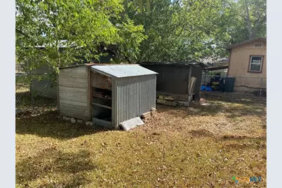 410 W 14th Street, Shiner, TX 77984 - Photo 5