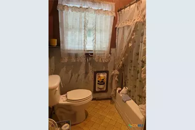 410 W 14th Street, Shiner, TX 77984 - Photo 11