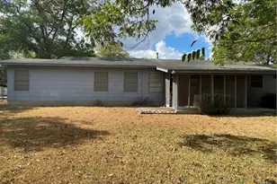 410 W 14th St, Shiner, TX 77984 - Photo 3