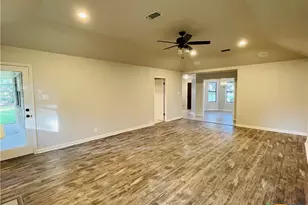 1818 Hidden Peak Cir, New Braunfels, TX 78130 - Photo 3