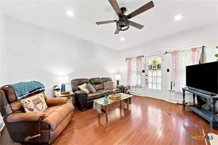 202 E Ave E, Rosebud, TX 76570 - Photo 5