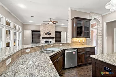 406 Iron Gate, Victoria, TX 77904 - Photo 9